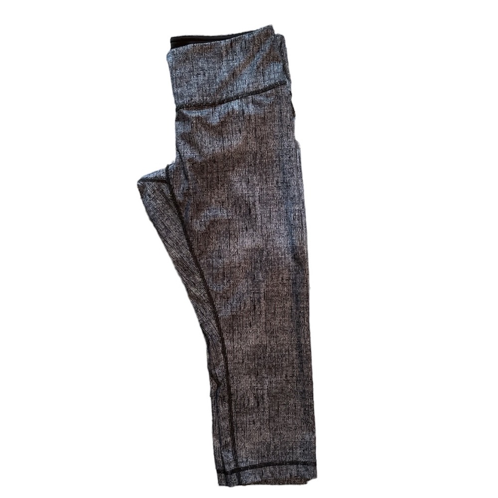 🍋Lululemon Black/White patterned capris